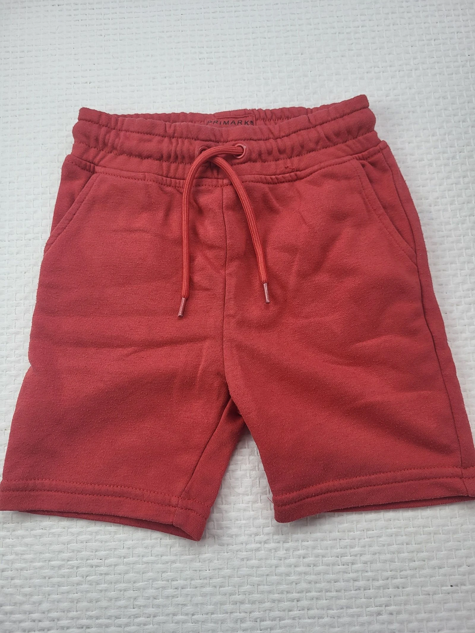 Short en molleton rouge Primark – 3/4 ans (104 cm)